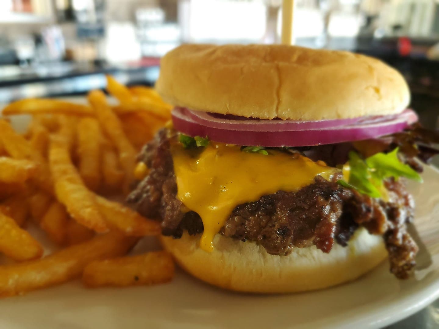 Burger & Pint Night – $14 Combo
